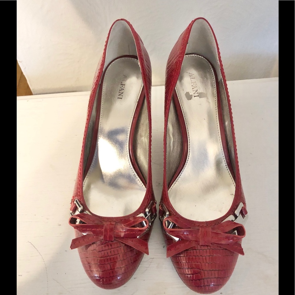 NWOB Alfani Red Patent Leather Heels w bow tie toe